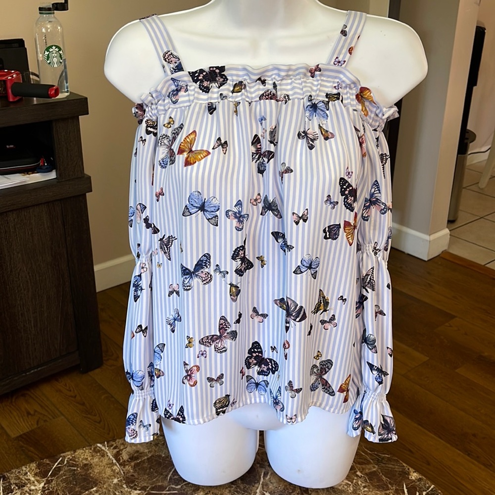 Beautiful long sleeve top. Youth M.